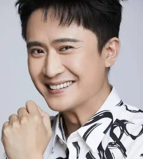 杨帆:我经常只担心我的工作,儿子出生8年了,才拍了第一张"全家福"