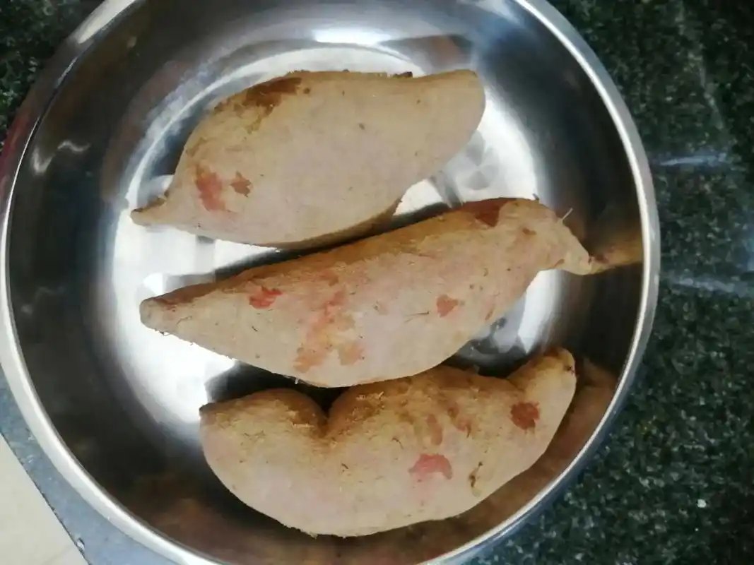 今晚没加班又开始折腾起面粉啦9898用三个红薯做了一小盆的红