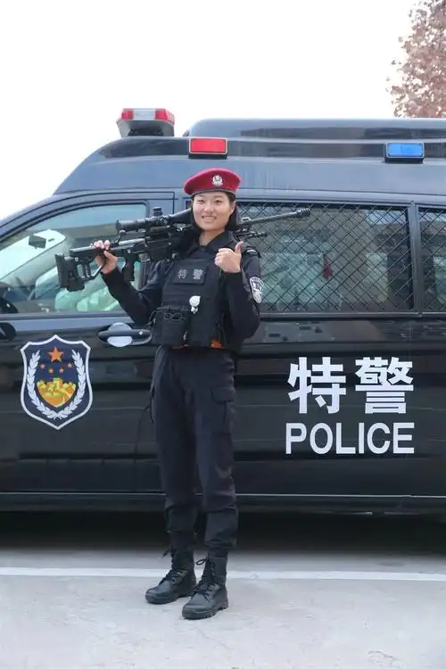 在狙击精度射击个人比赛中徐州市公安局巡特警支队三大队女警吕思宁她