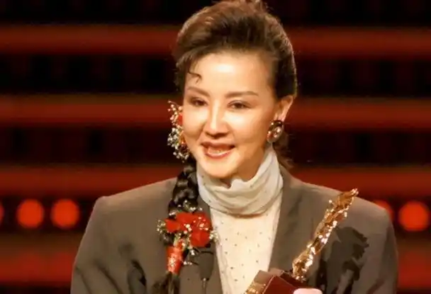 晚年瘫痪的15位老演员,家人弃养,无子送终,多位活得不