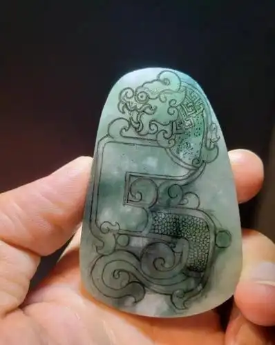 玉雕师挂件仿古作品鉴赏