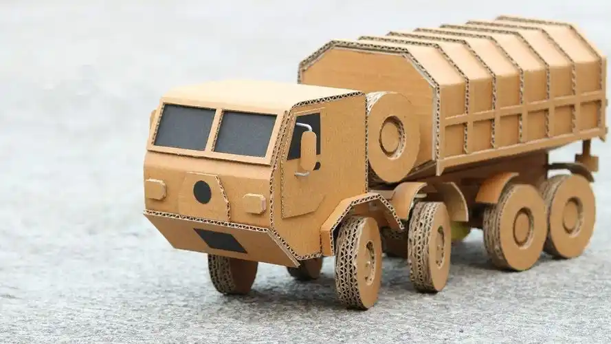 用纸板自制玩具汽车超酷的前四后八大货车看看他是怎么做的