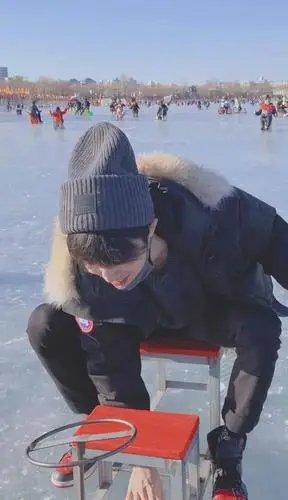 打卡肖战同款冰场get冬日新姿势刷爆朋友圈无疑了