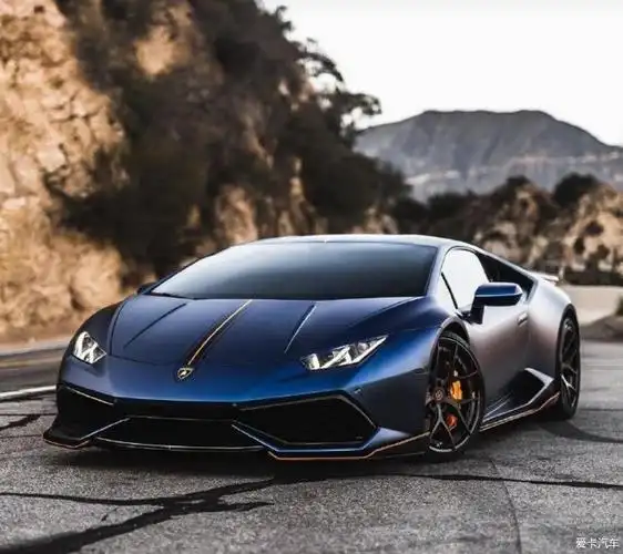 蓝色兰博基尼huracan外观炫酷十足