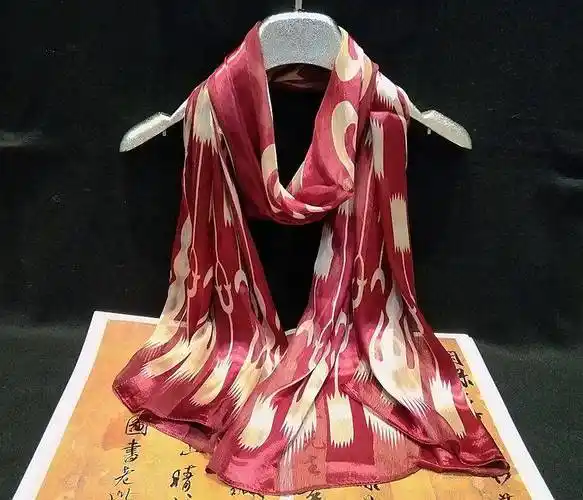 辉腾围巾女士丝巾艾德莱斯围巾新疆维吾尔族披肩两用春夏头巾纱巾桃心