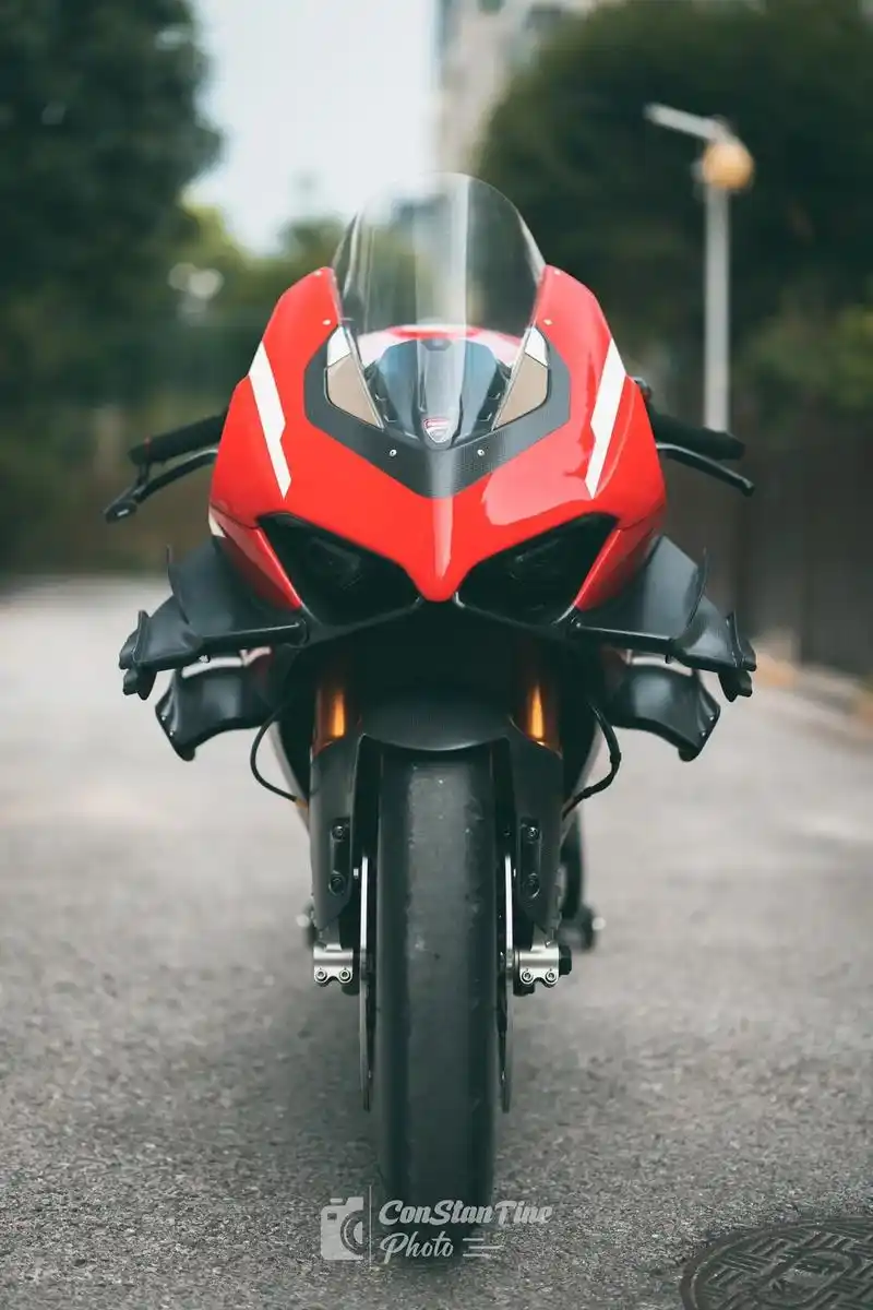 机车摄影 #机车壁纸 #杜卡迪 #改装 明明是拍车 偏偏和 - 抖音