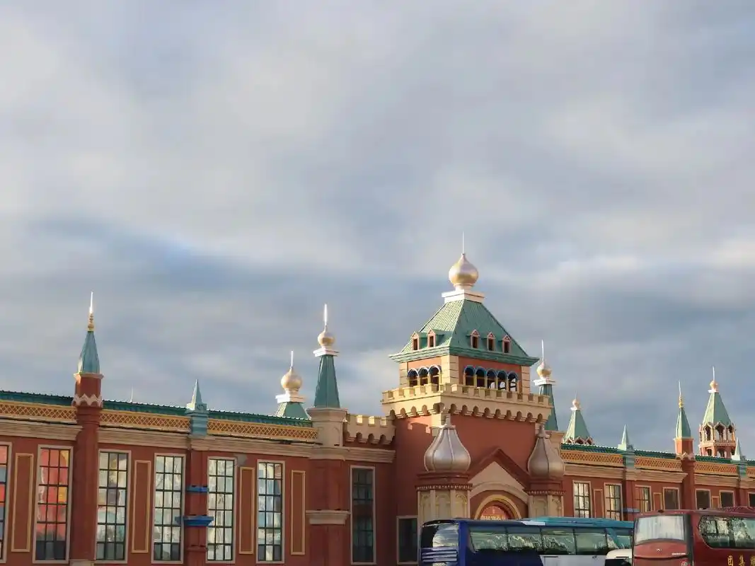 套娃酒店,坐落于满洲里市 是以满洲里和俄罗斯风情相结合的主题 - 抖