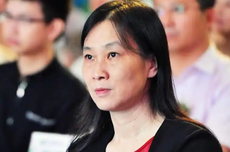 2013年,新希望集团董事长刘永好将女儿刘畅推向台前,并请来陈春花辅佐