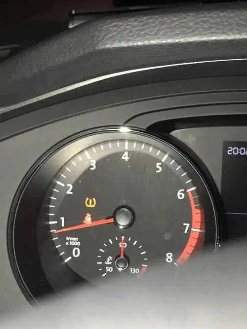 大众凌渡感叹号警示灯这是什么问题我车16寸轮毂轮胎今天换了17寸上去