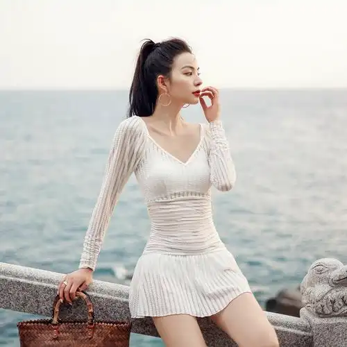 泳衣女夏比基尼防晒微胖mm无钢托聚拢镂空罩衫遮肚显瘦海边三件套