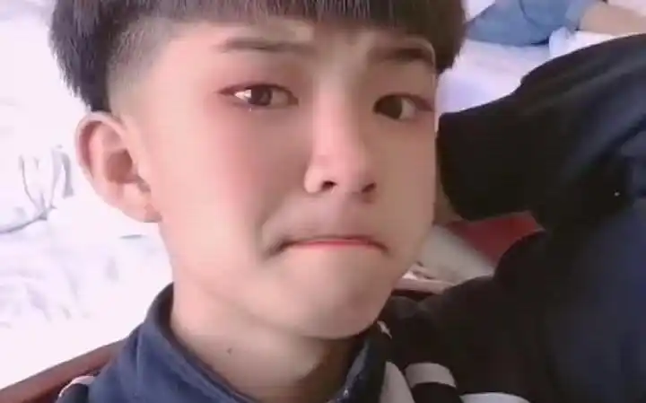 都快开学了吧花子头发型设计学生发型