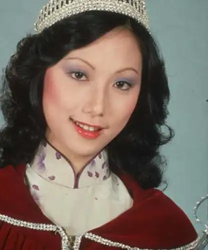 2014香港小姐冠军邵珮诗旧照曝光疑似整容 揭历代港姐