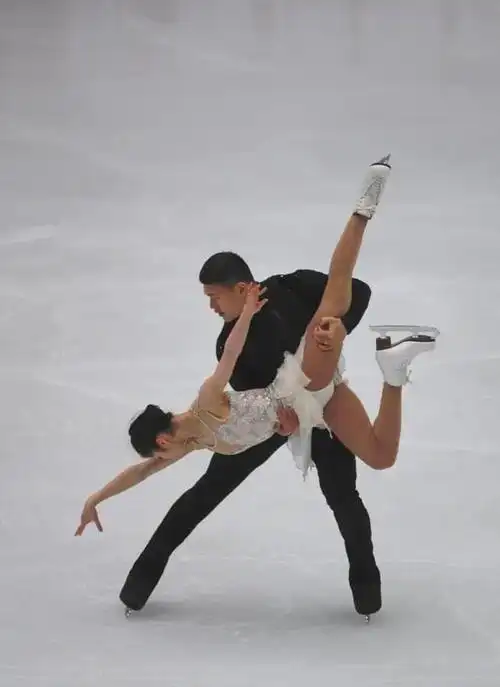 中国花式滑冰美轮美奂选手之间配合默契让世界无法超越