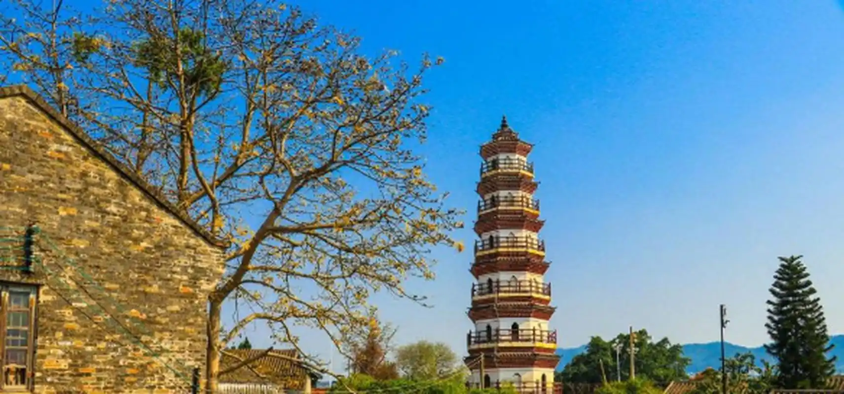 松口古镇位于梅州,水路发达,世世代代生活在这里的客家人留下了丰富的