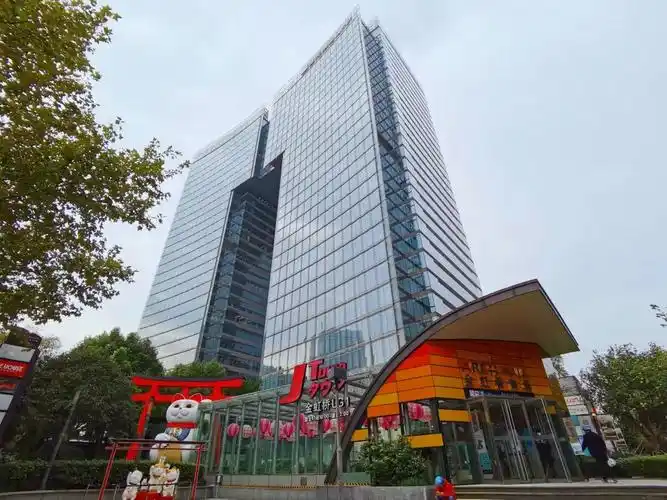 金虹桥商场是个大商场更是一个大花园