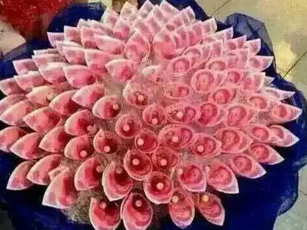 用钱做花束的图片