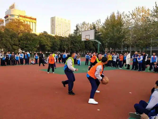 展青春活力,扬班级风采--济宁市运河实验中学校园篮球赛