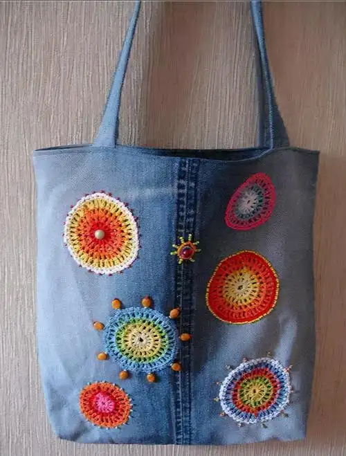 不穿的旧衣服如何处理?千万别直接全扔了,这样就能变废为宝!