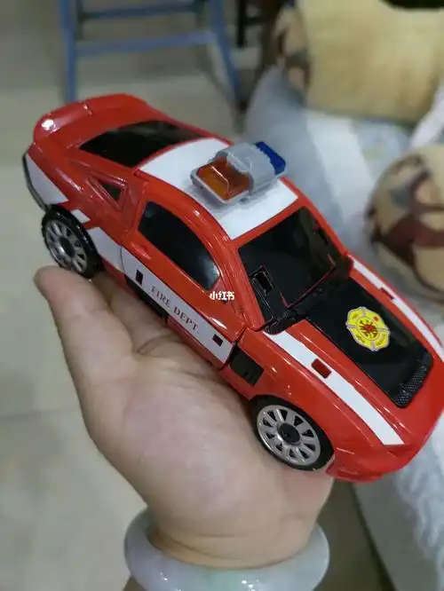 名创优品儿童变形金刚玩具机器人合金汽车