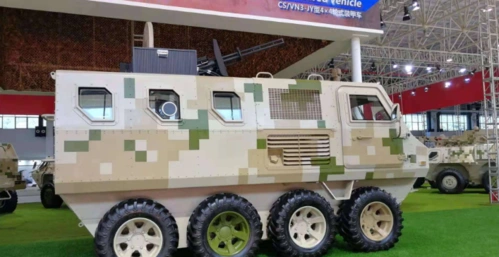 山猫全地形车发展出多种型号防空炮炮击炮火箭炮都可以装