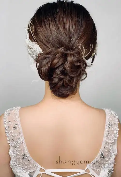 时尚简约新娘发型参考,凹气质的盘发造型