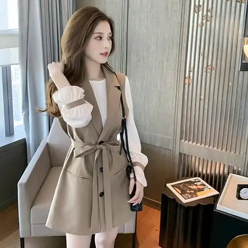 2021年早秋新款洋气减龄时尚套装女神范气质马甲外套小香风两件套