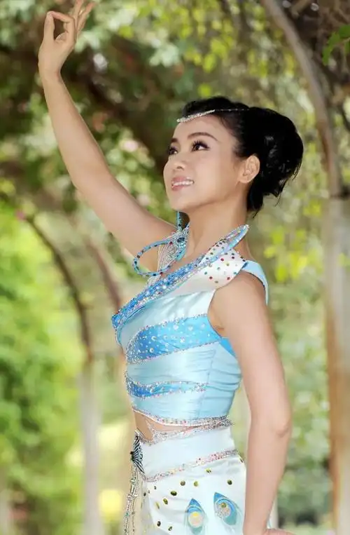 陈思思个人资料简介,歌手师鹏现任妻子 - 0319娱乐网