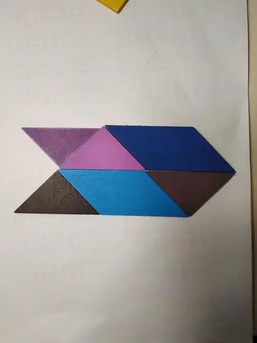 六块七巧板拼成一个六边形