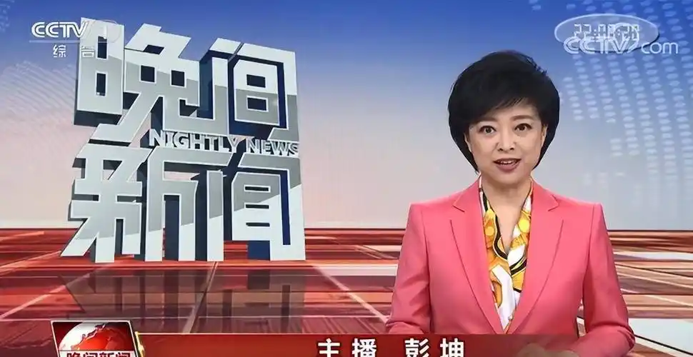 彭坤近照,有着一种甜美的风采,她的发音听着很舒服_播音_新闻_风格