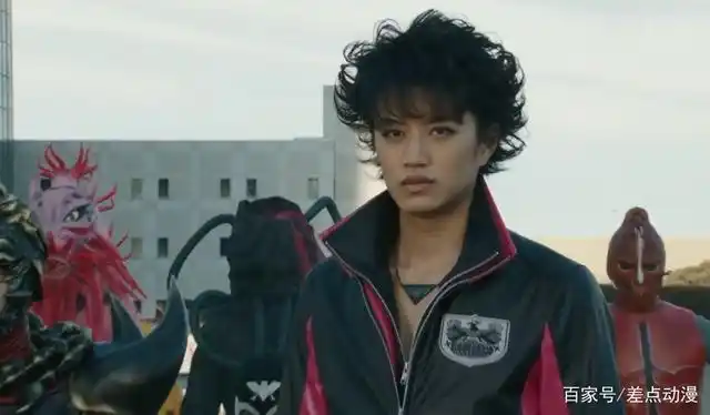 当假面骑士换发型后,王小明形象狂野,盖茨月读成地狱情侣