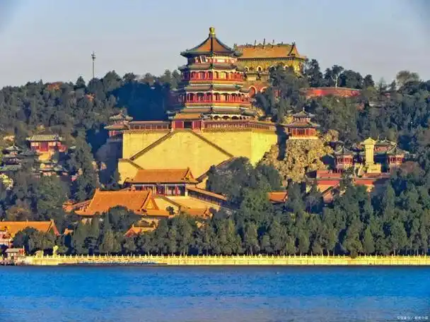 北京的旅游景点万寿山位于哪一景区内