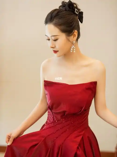 敬酒造型正是体现气质的最佳时刻