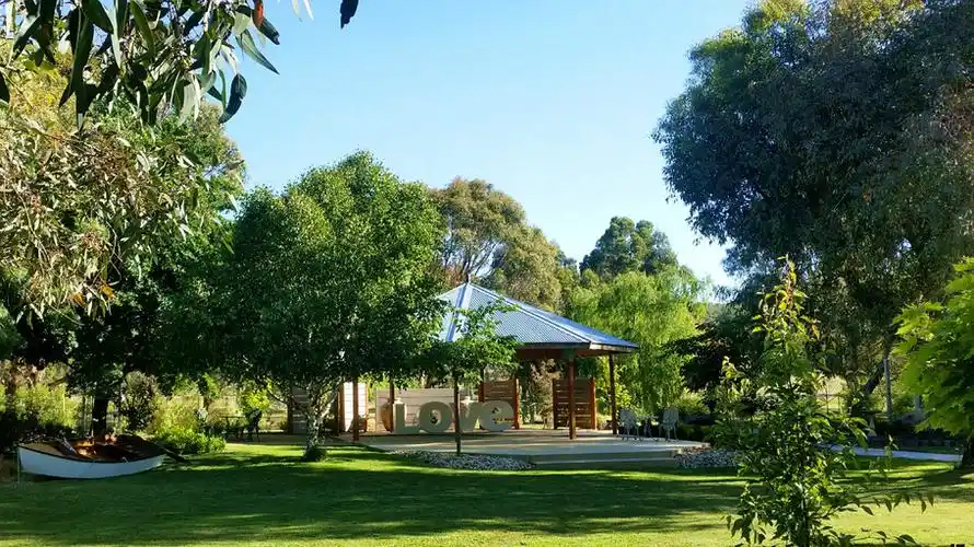 《谁家的小花园》【原创】 - 银杏树林 - 银杏树林的博客