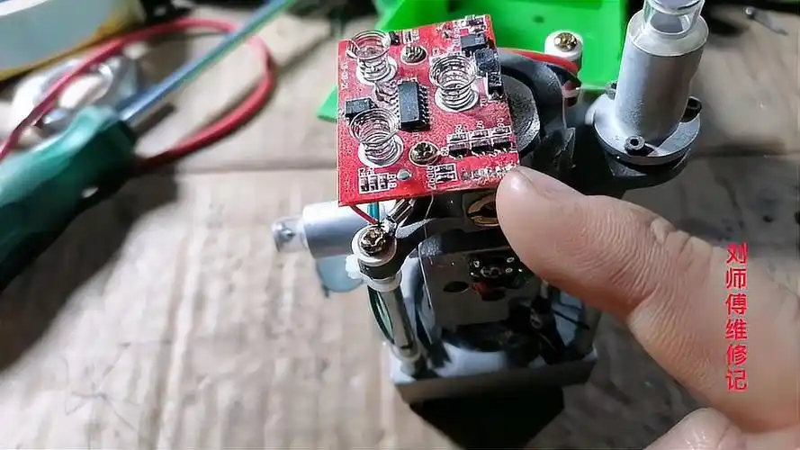 水平仪不发光了打开一看厂家为什么用这么细的铜丝连接