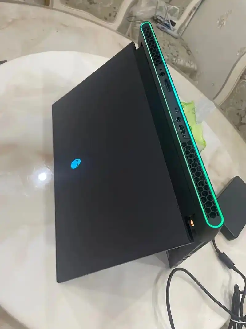 3寸 成色很好.外星人m17r2 处理器i7-9750 - 抖音