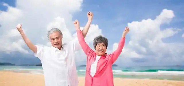 快乐的老年生活照片