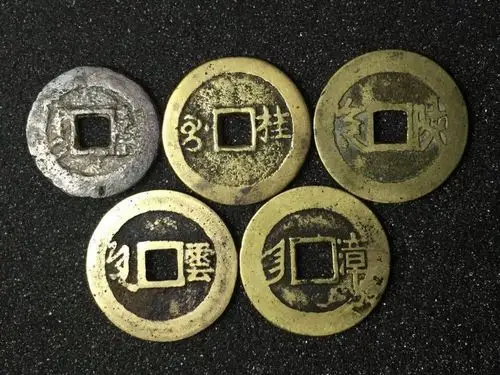 老大爷收藏多年才集齐的一套古钱币你以前都见过吗