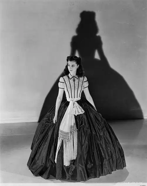 畸形审美:还记得《飘》里对思嘉奥哈拉腰围的描写吗