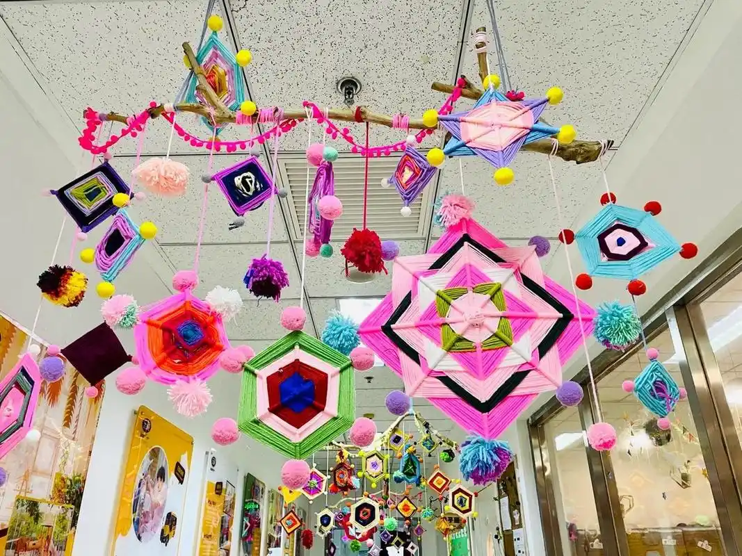 幼儿园冬季环创|毛线编织 毛线编织主题"天使之眼曼达拉"作为冬日环创