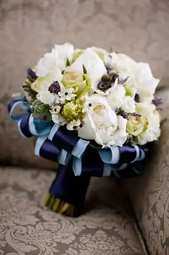 要知道新娘的手捧花数量也有讲究,新娘手捧花一般是几朵呢?