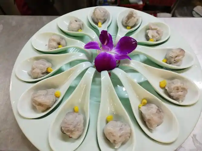 其它 吉平餐饮 川骄火锅出餐流程 写美篇虾仁滑 圆盘出餐带勺沟 一份