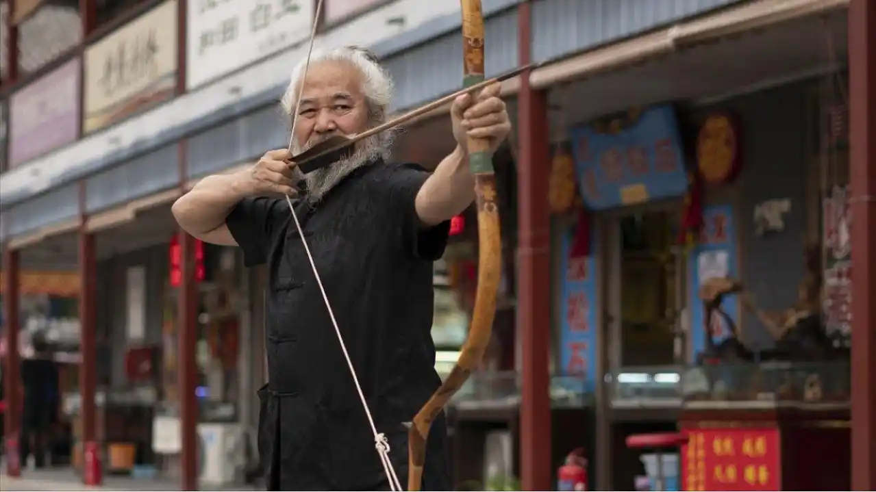在中国古代,弓箭曾是最具代表性和最具杀伤力的武器,从"后羿射日"的