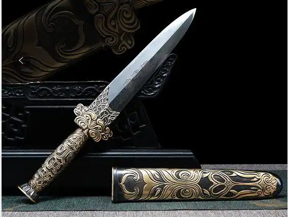 历史上著名的故事"荆轲刺秦王"就是使用匕首进行暗杀的经典例子.