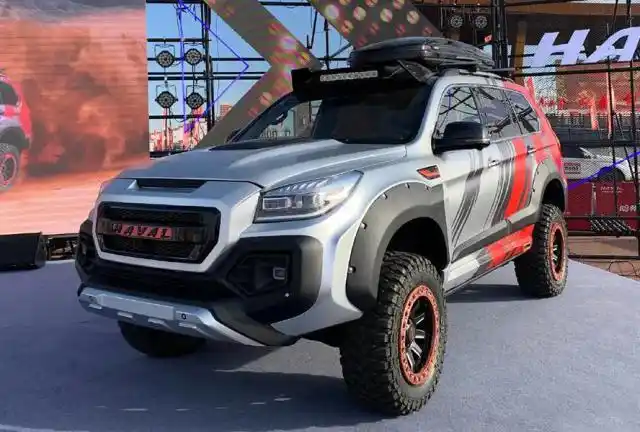 哈弗h9罗伦士改装版亮相,这外观太威猛霸气了!是越野车该有的样