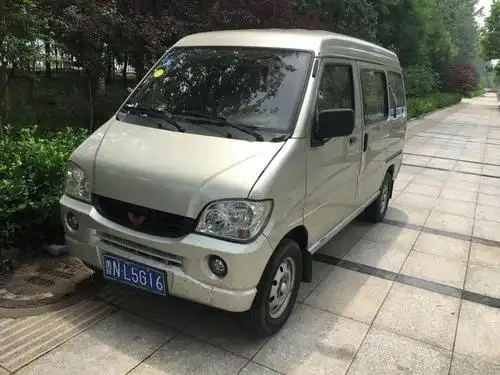 【德州】2010年2月 五菱 五菱之光 1.2 6390b 标准型ii型 银灰 手动挡