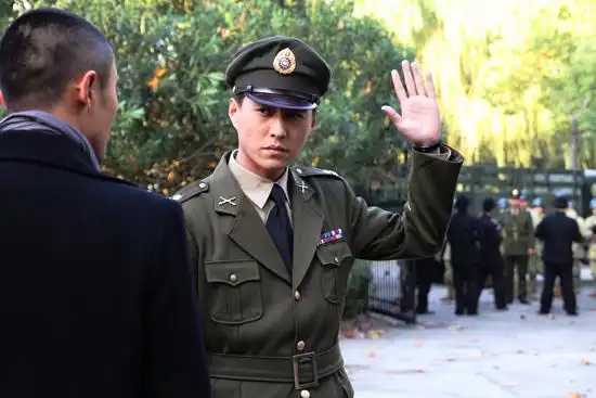 以两人为首的地下党组织和国民党国防部上海保密局之间的对峙也进入了