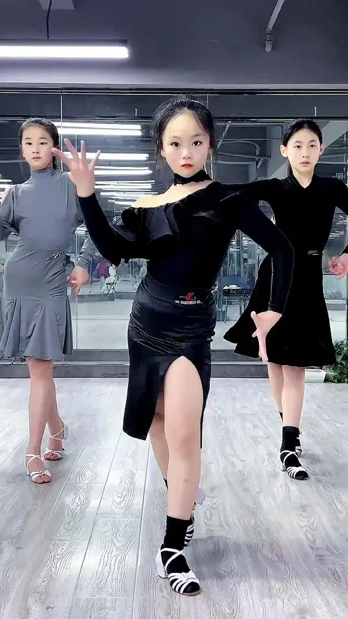 舞蹈#跳拉丁舞的女孩儿霸气十足