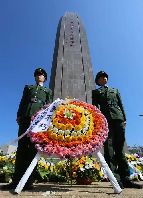 又是一年清明时——各地军民祭奠英烈掠影