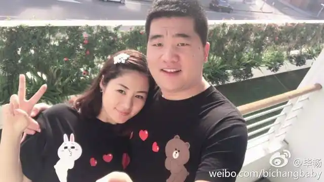 小蒙与老公美国过情人节粉丝关注她的拖鞋