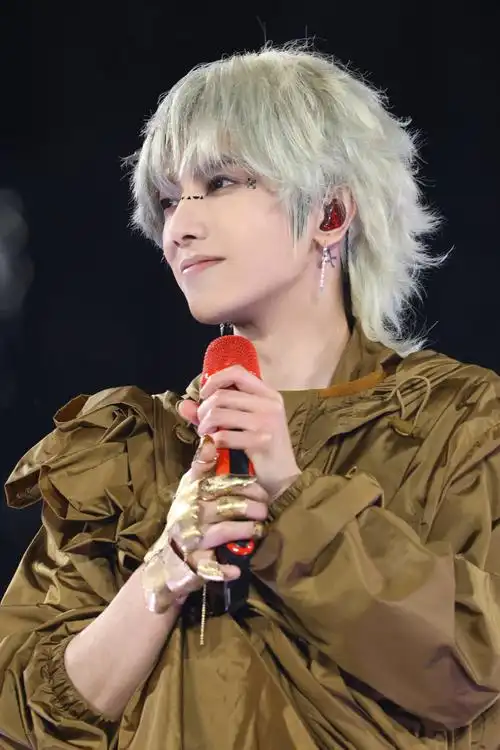 看美丽的眼角钻洗洗眼睛[电影特技狂人]#华晨宇粉丝爱看